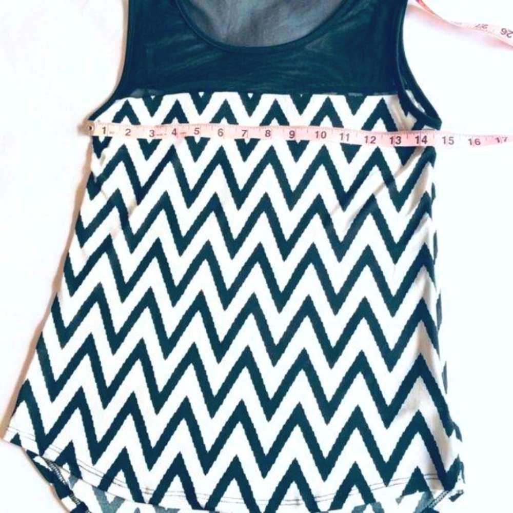 Blu Planet sleeveless blouse black white chevron mesh lightweight casual top S - Picture 2 of 8